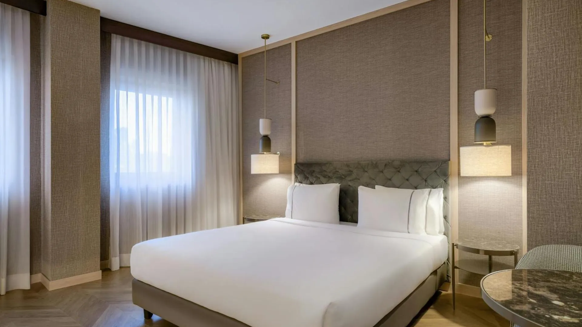 Ac Hotel Milano By Marriott 4*, Milaan
